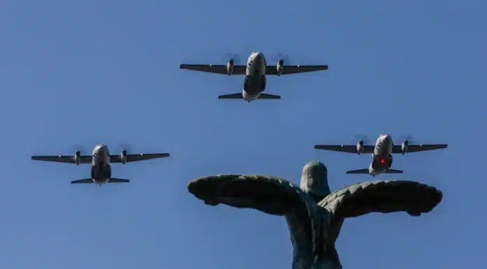 Aproape 40 de aparate de zbor, la o singură paradă: ce a survolat Capitala în cinstea Zilei Aviației Române