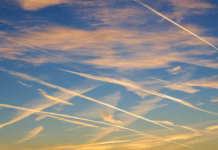 3% dintre zboruri, 80% din efect: dârele de condensare ale avioanelor, noua țintă a luptei pentru climă
